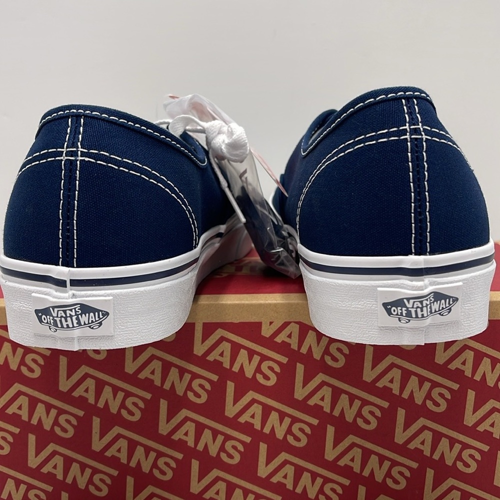Vans • WMNS Authentic (Angstrplng) Dress Blue/True White
VN000EE332D
Sneakers - Picture 7 of 16
